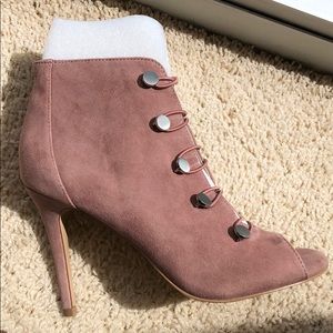 NWT Charles By Charles David Royalty Bootie